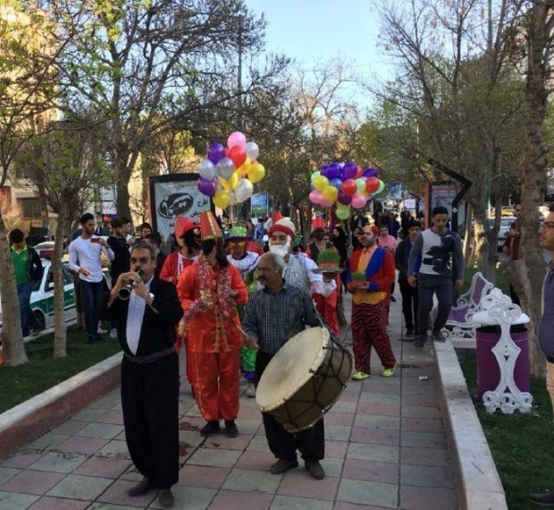 خیابان های ایلام امروز میزبان اولین کاروان شادی پیشواز بهاراست