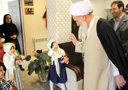 امام جمعه کرمانشاه:مراکز نگهداری سالمندان و شیرخوارگاه ها نیازمند کمک خیران است