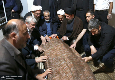 مراسم وداع با پیکر آیت الله حسن صانعی (ره) در جماران