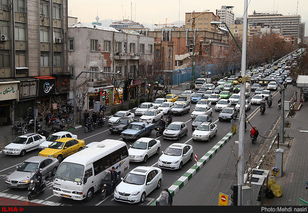 تردد روزانه بالغ بر 250 هزار خودرو در سطح شهر رشت  شهر فاقد کمربندی است