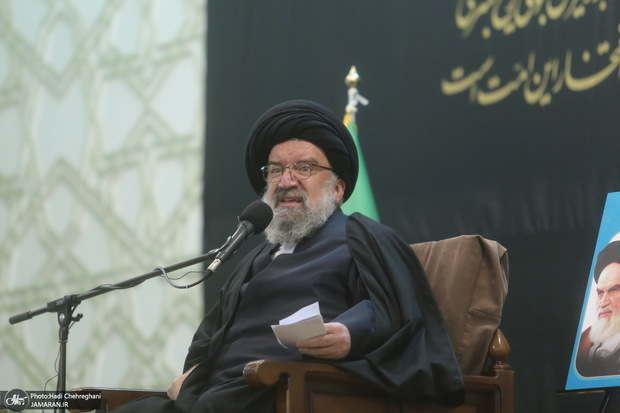 احمد خاتمی خطاب به مذاکره کنندگان: این ملت به چیزی غیر از لغو همه تحریم‌ها تن نخواهد داد