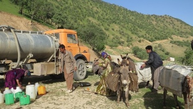روزانه600 مترمکعب آب شرب بین عشایر شمال کرمان توزیع می شود