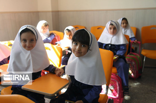 مدارس چهارمحال وبختیاری شکوفه‌باران شدند