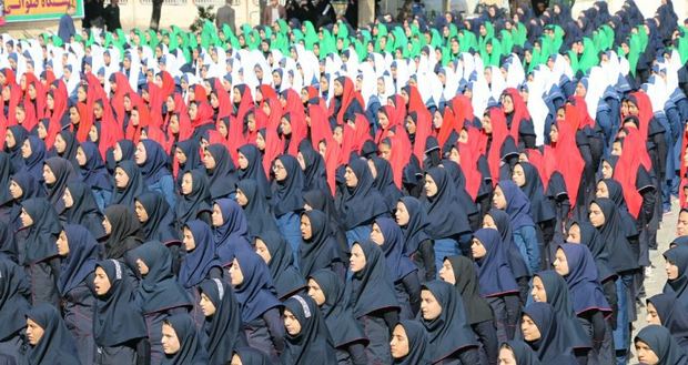 نوای سرود 500  نفری دانش آموزی در کرمان طنین انداز شد