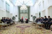 روحانی: ایران و ترکیه باید برای مقابله با تحریم‌های آمریکا روابط اقتصادی خود را بیش از پیش گسترش دهند | اردوغان: مواضع دولت آمریکا در قبال سایر کشورها غیر قابل قبول و بدون ثبات است