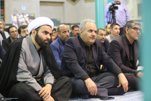 تجدید عهد با آرمان‌های امام خمینی(ره) و بزرگداشت شهدای خدمت در حسینیه جماران