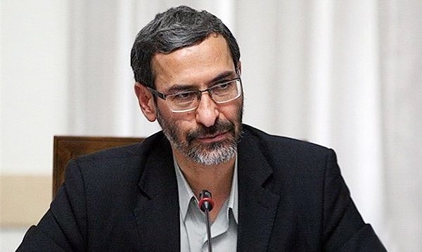 نماینده اصولگرا: اگر یک نظامی رئیس‌جمهور شود حتما می‌تواند کشور را نجات بدهد /احمدی‌نژاد الان یک راه کاملا انحرافی را طی می‌کند