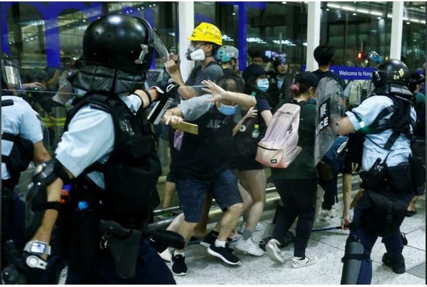 ادامه اعتراضها در هنگ کنگ و اعتراض چین به آمریکا و سازمان ملل+تصاویر