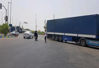 بنادر چابهار برای تردد کامیون ها جاده دسترسی مناسب ندارد