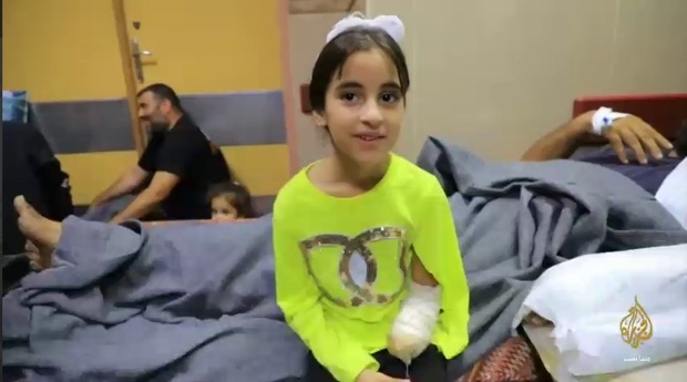 پدری فلسطینی در غزه: دخترم هنوز نمی‌داند دستش قطع شده است!