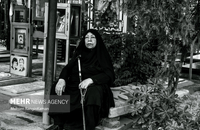 مادران شهدای دفاع مقدس هنوز با یاد و خاطره فرزندانشان زندگی می‌کنند (26)