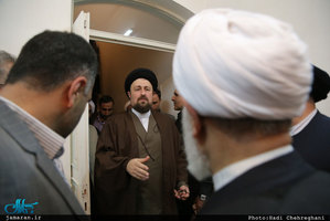 حضور سید حسن خمینی در منزل مرحوم حاج شيخ محمد حسن قرهى(ره)