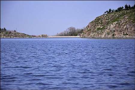 مهار آب سرریز بند گستان در مسیر کال چهل بازه مشهد