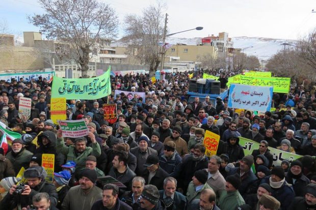 استاندار کردستان از حضور مردم در راهپیمایی ۲۲ بهمن تشکر کرد