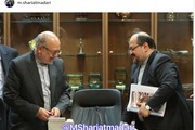 عکس جالب محمد شریعتمداری و محمدرضا نعمت زاده در کنار صندلی وزارت صنعت و معدن