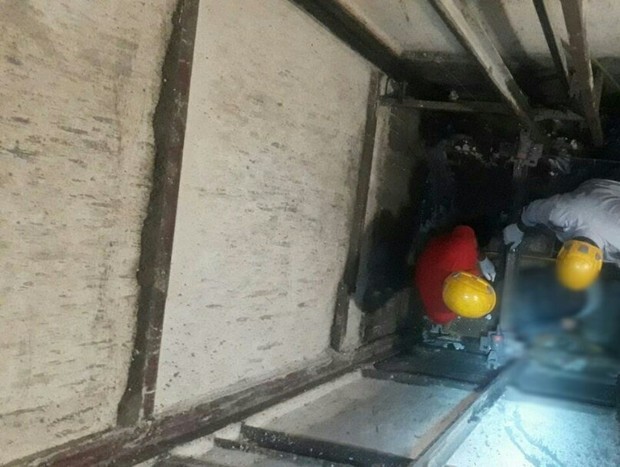 مرگ یک کارگر به دنبال سکوت به چاهک آسانسور