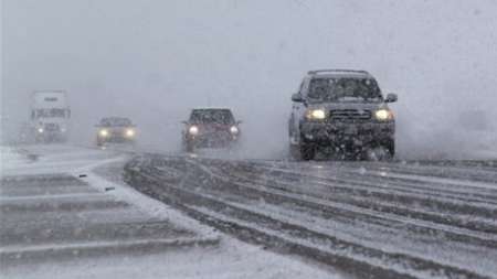 ترافیک سنگین و تداوم بارش برف در گردنه های جاده هراز