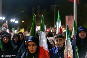 پنجاه و پنجمین شب اجتماع پر شور مردم در میدان منیریه