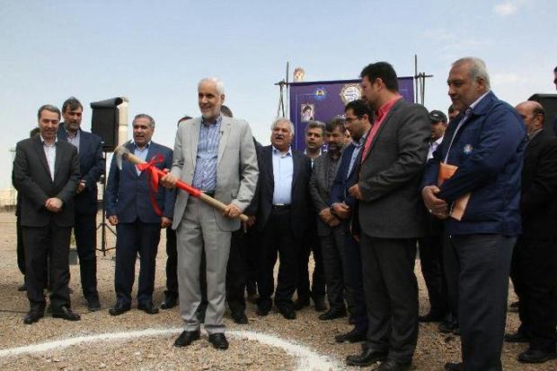 احداث نیروگاه خورشیدی شناور بر آب در اصفهان آغاز شد