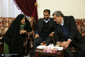 حاشیه های تجدید میثاق رئیس جمهور و اعضای هیأت دولت با آرمان‌های حضرت امام(س)