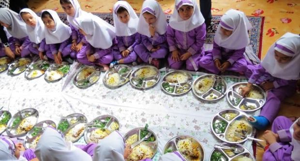 اجرای یک وعده غذای گرم در ۱۱۵ روستا مهد گیلان