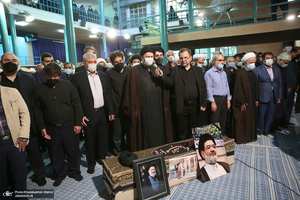 مراسم تشییع حجت الاسلام و المسلمین محتشمی پور در حسینیه جماران