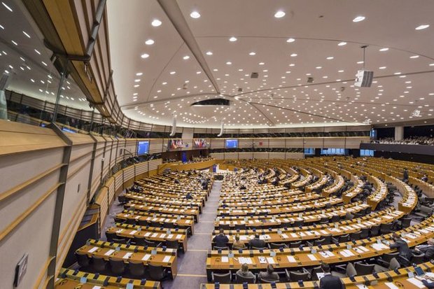 یک دقیقه سکوت پارلمان اروپا به احترام قربانیان حادثه تروریستی تهران