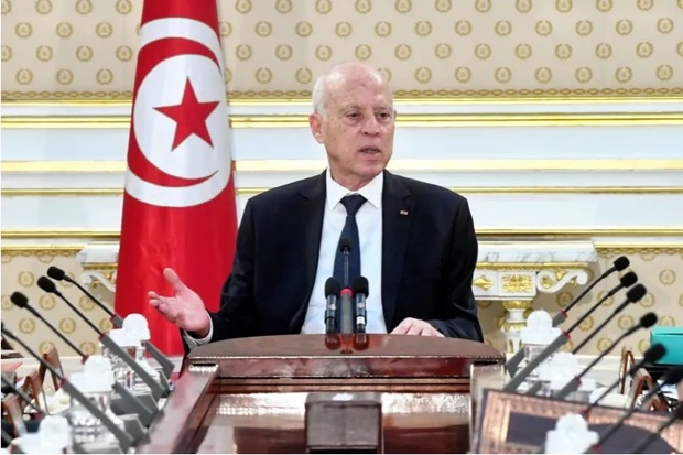 مصادره کتابی که از رئیس جمهور تونس اتتقاد کرده است