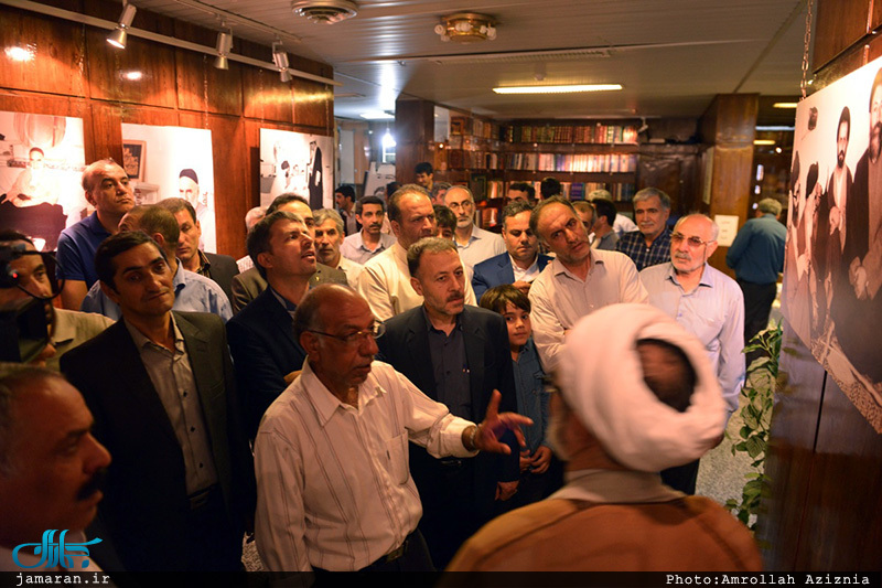 بازدید جمعی از کار کنان حرم امام(س) از حسینیه جماران