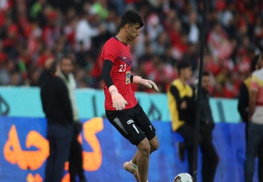 شعار تماشاگران علیه بیرانوند/ درگیری بازیکنان پرسپولیس و ماشین سازی
