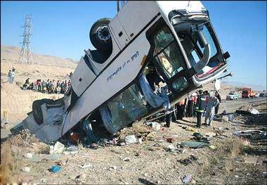 اتوبوس حامل دانش‌آموزان در مشهد واژگون شد
