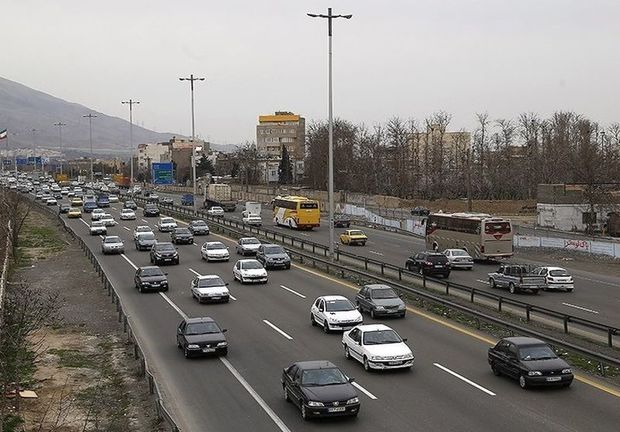 ترافیک نیمه سنگین آزادراه های قزوین در نخستین روز نوروز