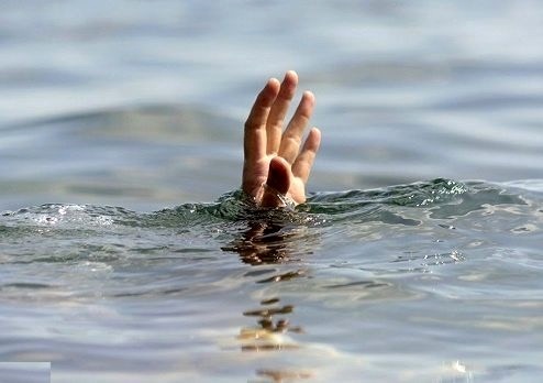 نجات یک فرد از غرق شدن در رودخانه کارون