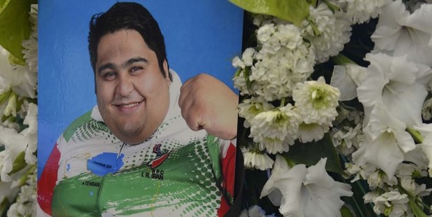 سنگ مزار زنده‌یاد سیامند رحمان نصب شد+عکس
