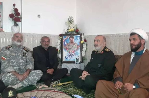 سردار سلامی: دشمنان از شکست های خود در مقابل ملت ایران درس نمی گیرند