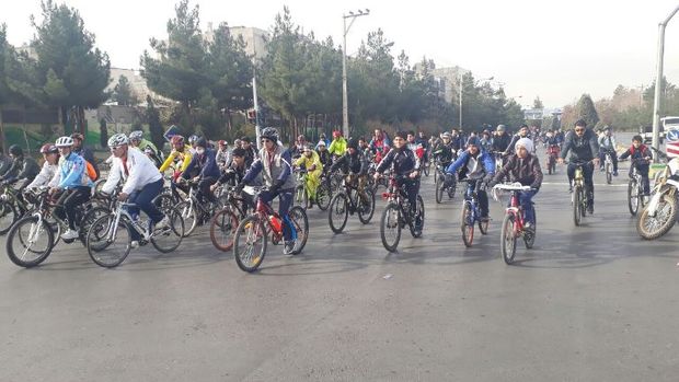 همایش ‌دوچرخه سواری هفته وحدت در مشهد