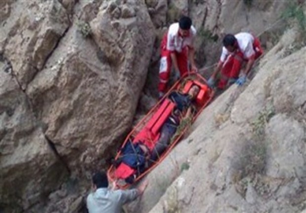 نجات دو کوهنورد گرفتار در ارتفاعات کرمانشاه