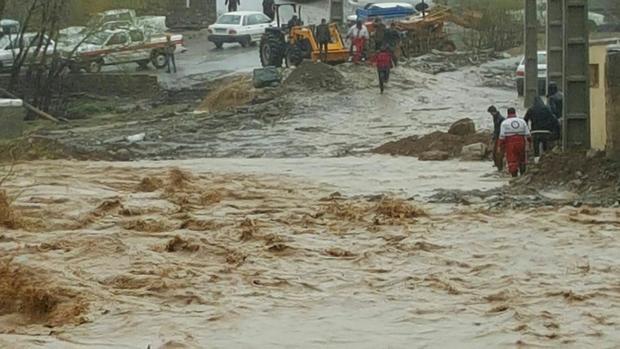 محور اشنویه - پیرانشهر همچنان مسدود است آب گرفتگی بیش از 60 روستا در آذربایجان غربی