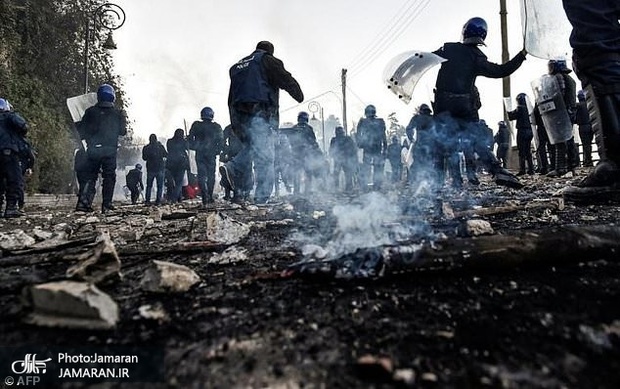 ده ها زخمی در تظاهرات الجزایر+ تصاویر