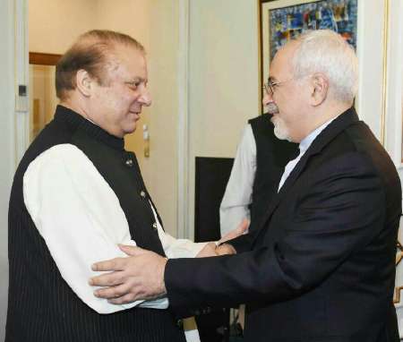 ظریف با نخست وزیر پاکستان ملاقات کرد تاکید بر حل مسائل مرزی محور گفتوگوها