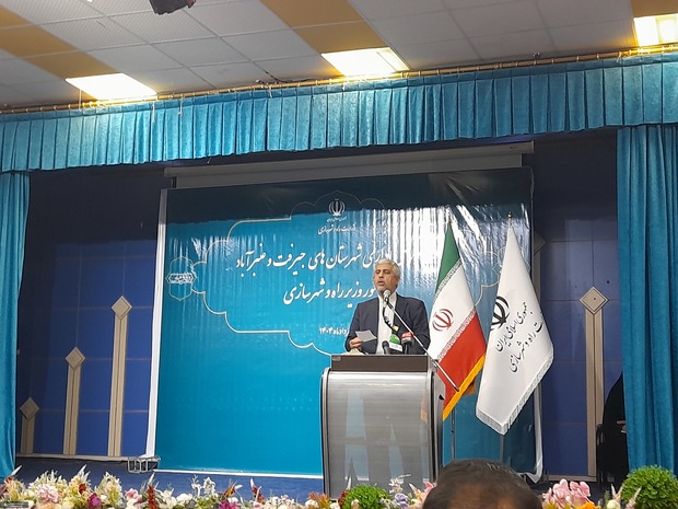 درخواست نماینده جیرفت از وزیران راه و کشاورزی: راه‌آهن را همین حالا شروع کنید/ محرومیت در جنوب کرمان ادامه دارد / کشاورزی جنوب کرمان نابود شده، وزیر کشاورزی پاسخگو باشد