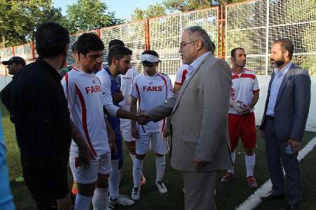 فرماندار شیراز: بستر نقش آفرینی بیشتر نابینایان در جامعه فراهم شود