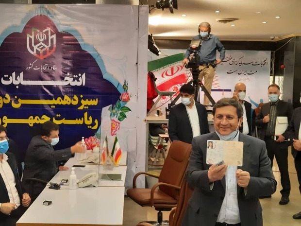 ثبت نام عبدالناصر همتی در انتخابات ریاست جمهوری 1400