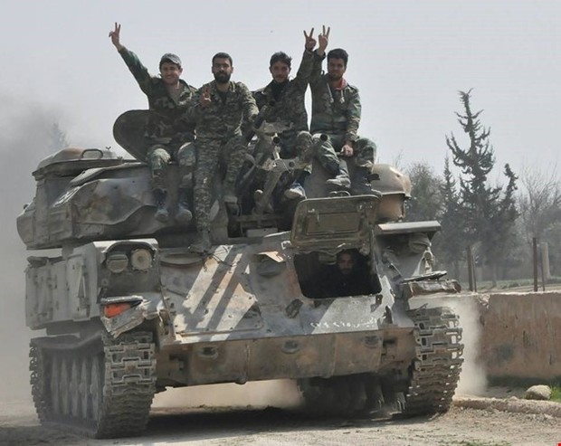 ارتش سوریه غوطه شرقی را به 3 بخش تقسیم کرد/ حلقه محاصره گروه های تروریستی تنگ تر شد/ تکذیب استفاده از بمب های فسفری/خروج گسترده غیرنظامیان