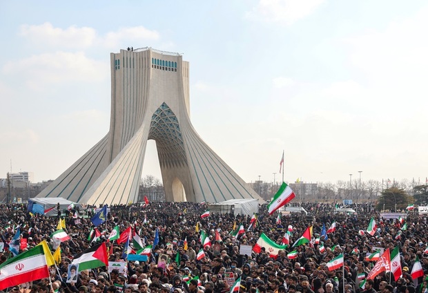 ملایین الإیرانیین یحیون الذکرى الـ 46 لانتصار الثورة الاسلامیة

