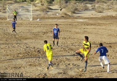تیم فوتبال سهرانی قهرمان مسابقات زمین خاکی کرمان شد