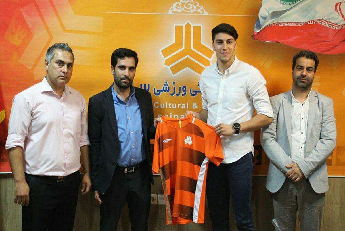 محمدرضا اخباری با تیم فوتبال سایپا قراردادش را تمدید کرد