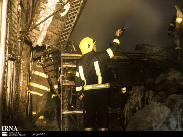 40 نفر در آتش سوزی یک مجتمع مسکونی در تهران نجات یافتند