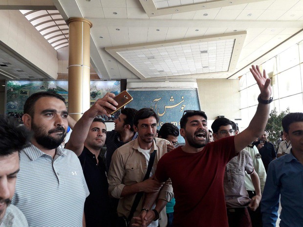 گل‌محمدی، رحمتی و فنایی با استقبال هواداران وارد مشهد شدند+تصاویر
