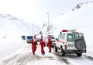 هلال احمر خلخال در جاده اردبیل-سرچم خدمات امدادی بدهد